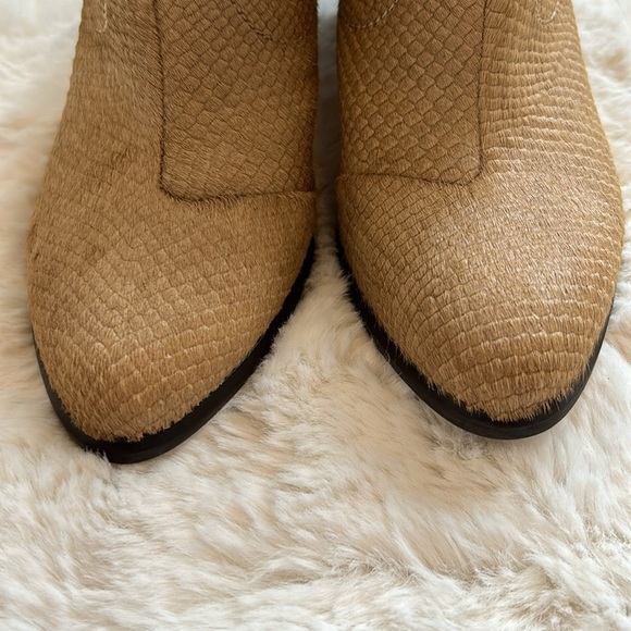 UGG Charlotte Snake Embossed Calf Hair Boots Moonbeam - Picture 6 of 11